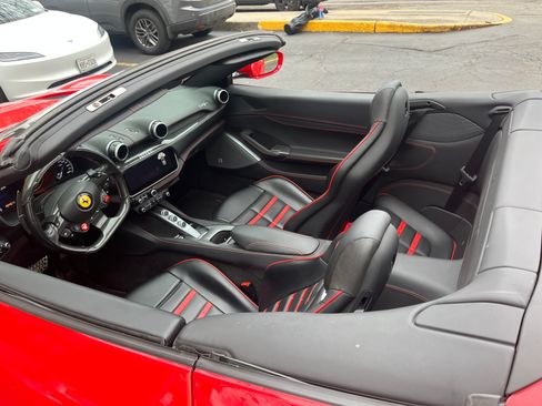 Used 2019 Ferrari Portofino Convertible 2D image 11