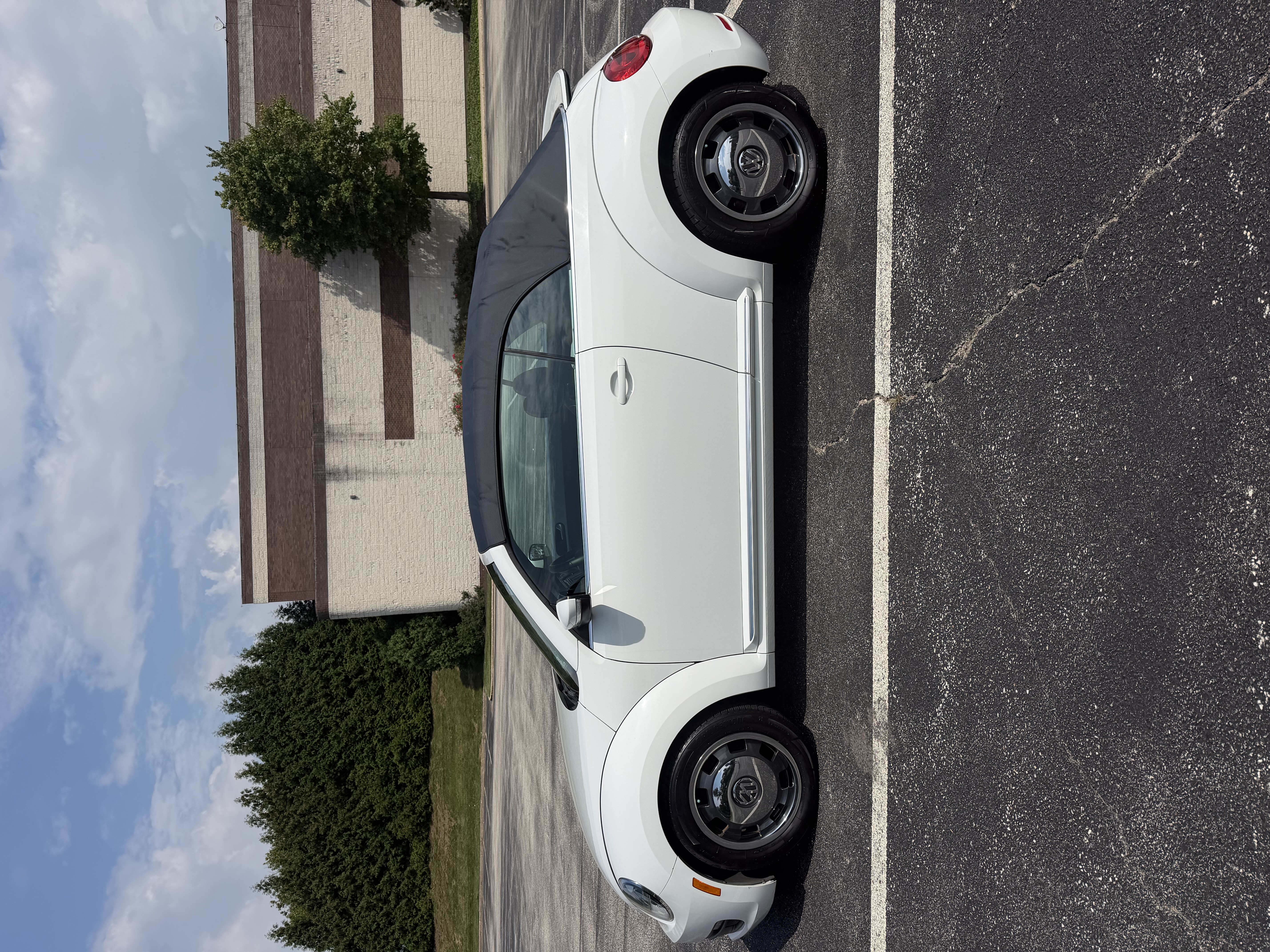 Used 2016 Volkswagen Beetle 1.8T Denim FWD image 4