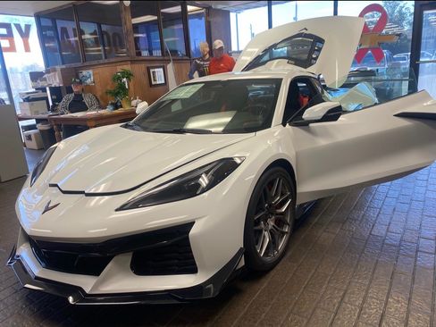 Used 2025 Chevrolet Corvette Z06 w/ Z07 Performance Package RWD image 18