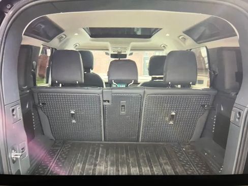 Used 2024 Land Rover Defender 110 X-Dynamic SE image 10