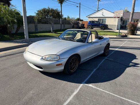 Used 1999 MAZDA MX-5 Miata image 12