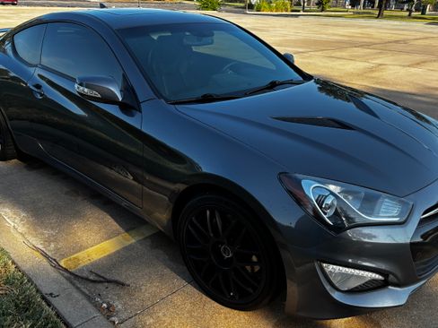 Used 2014 Hyundai Genesis 3.8 RWD image 9
