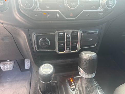 Used 2022 Jeep Gladiator Sport AWD/4WD image 14
