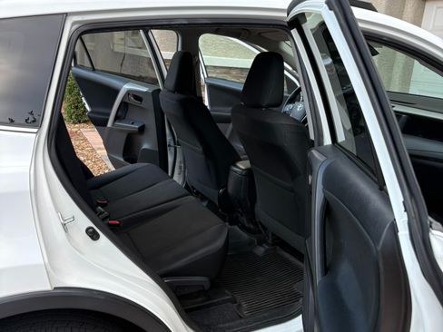 Used 2017 Toyota RAV4 LE AWD/4WD image 13