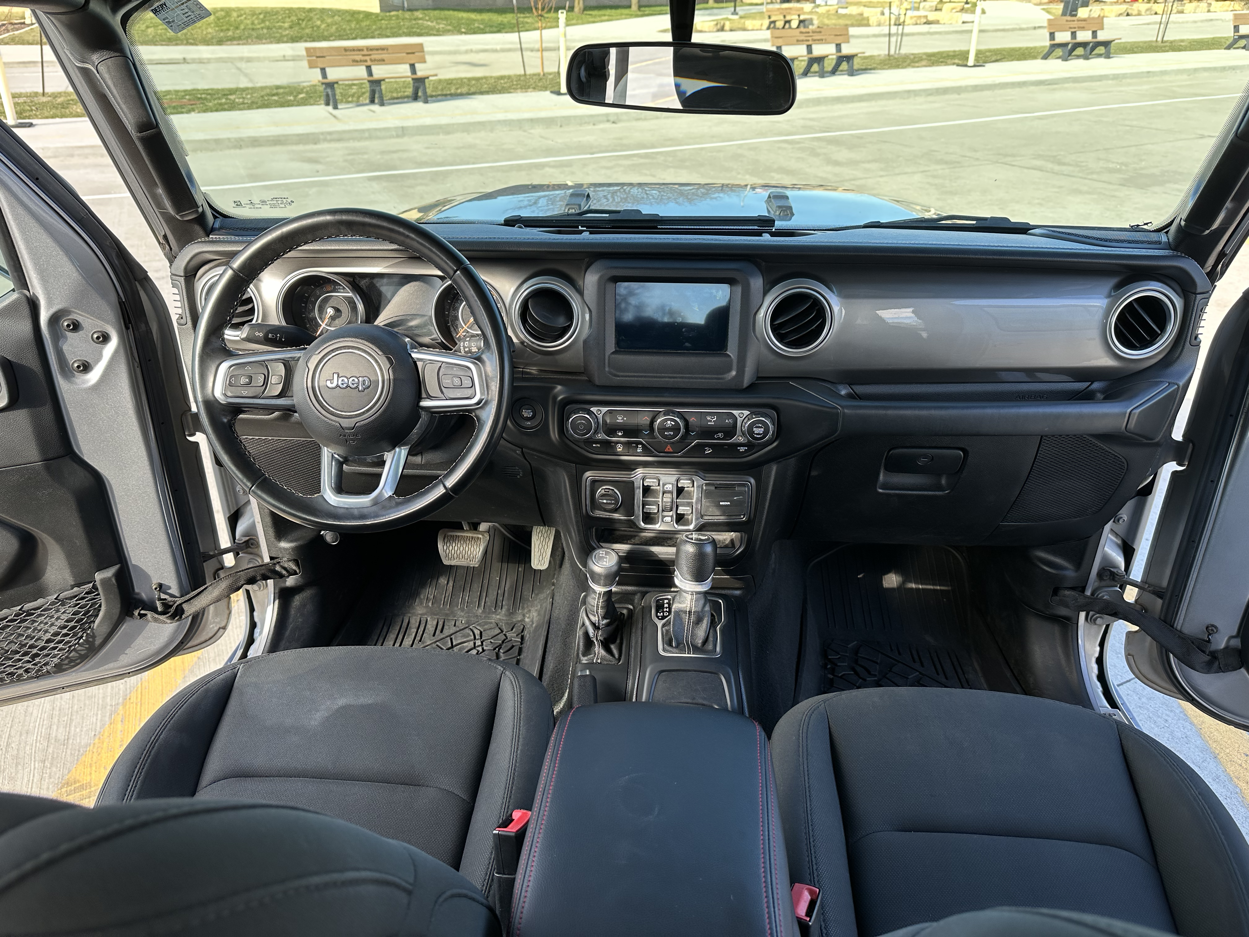 Used 2020 Jeep Wrangler Unlimited Sahara AWD/4WD image 16