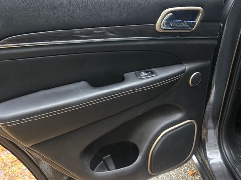 Used 2017 Jeep Grand Cherokee Overland w/ Trailer Tow Group IV image 11