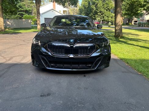 Used 2025 BMW i5 xDrive40 w/ M Sport Package AWD/4WD image 2