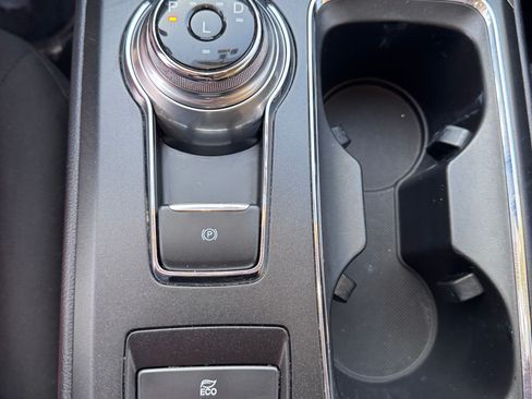 Used 2017 Ford Fusion SE FWD image 12