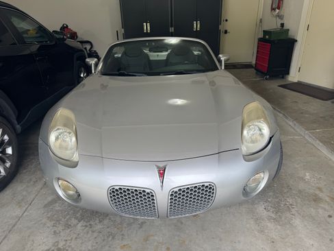 Used 2007 Pontiac Solstice Convertible w/ Premium Package image 9