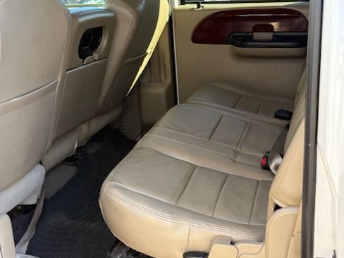 Used 2005 Ford F250 Lariat image 4