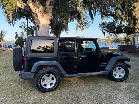 Used 2012 Jeep Wrangler Unlimited Sport image 1
