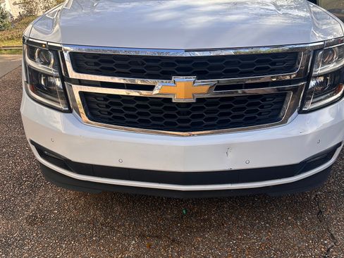 Used 2017 Chevrolet Suburban LT w/ Luxury Package image 8