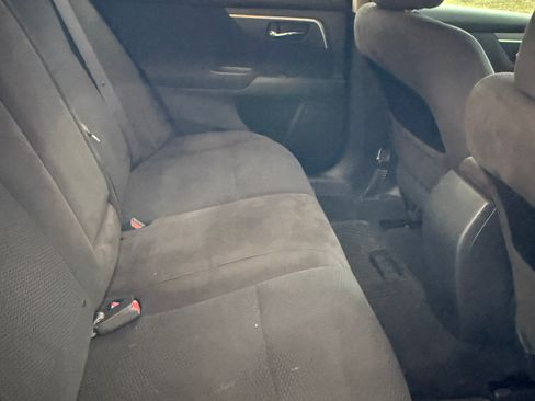 Used 2015 Nissan Altima 2.5 SV image 2