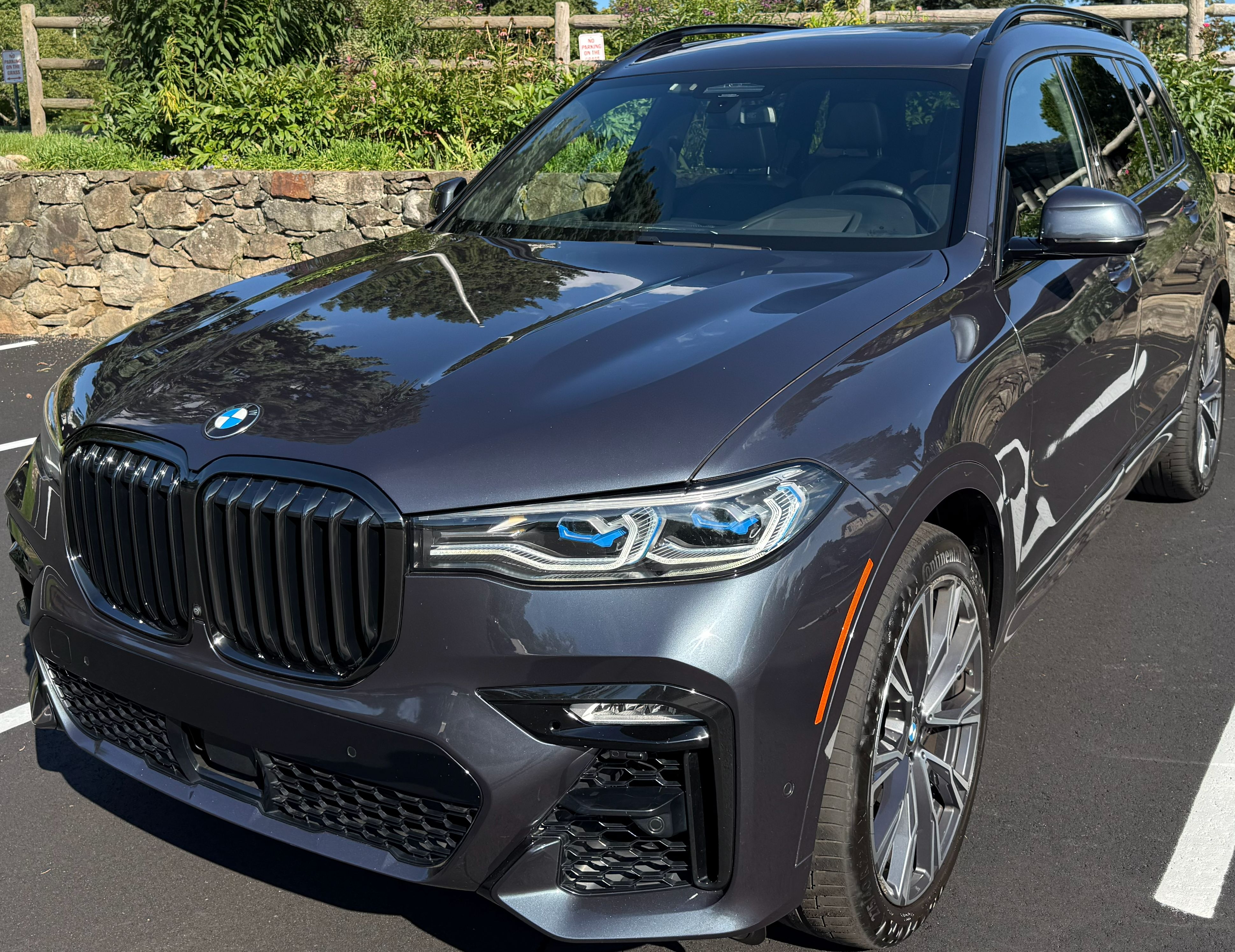 Used 2021 BMW X7 M50i w/ Dynamic Handling Package AWD/4WD image 1