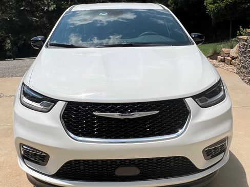 Used 2026 Chrysler Pacifica Select FWD image 5