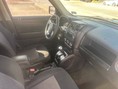 Used 2014 Jeep Patriot Sport w/ Power Value Group image 9
