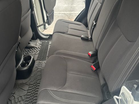 Used 2013 Jeep Wrangler Unlimited Sahara image 17