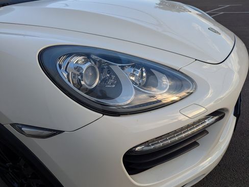 Used 2011 Porsche Cayenne Turbo image 14