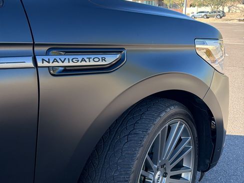 Used 2018 Lincoln Navigator Reserve w/ Technology Package image 12