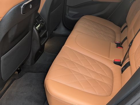 Used 2025 BMW X6 xDrive40i w/ Premium Package image 17