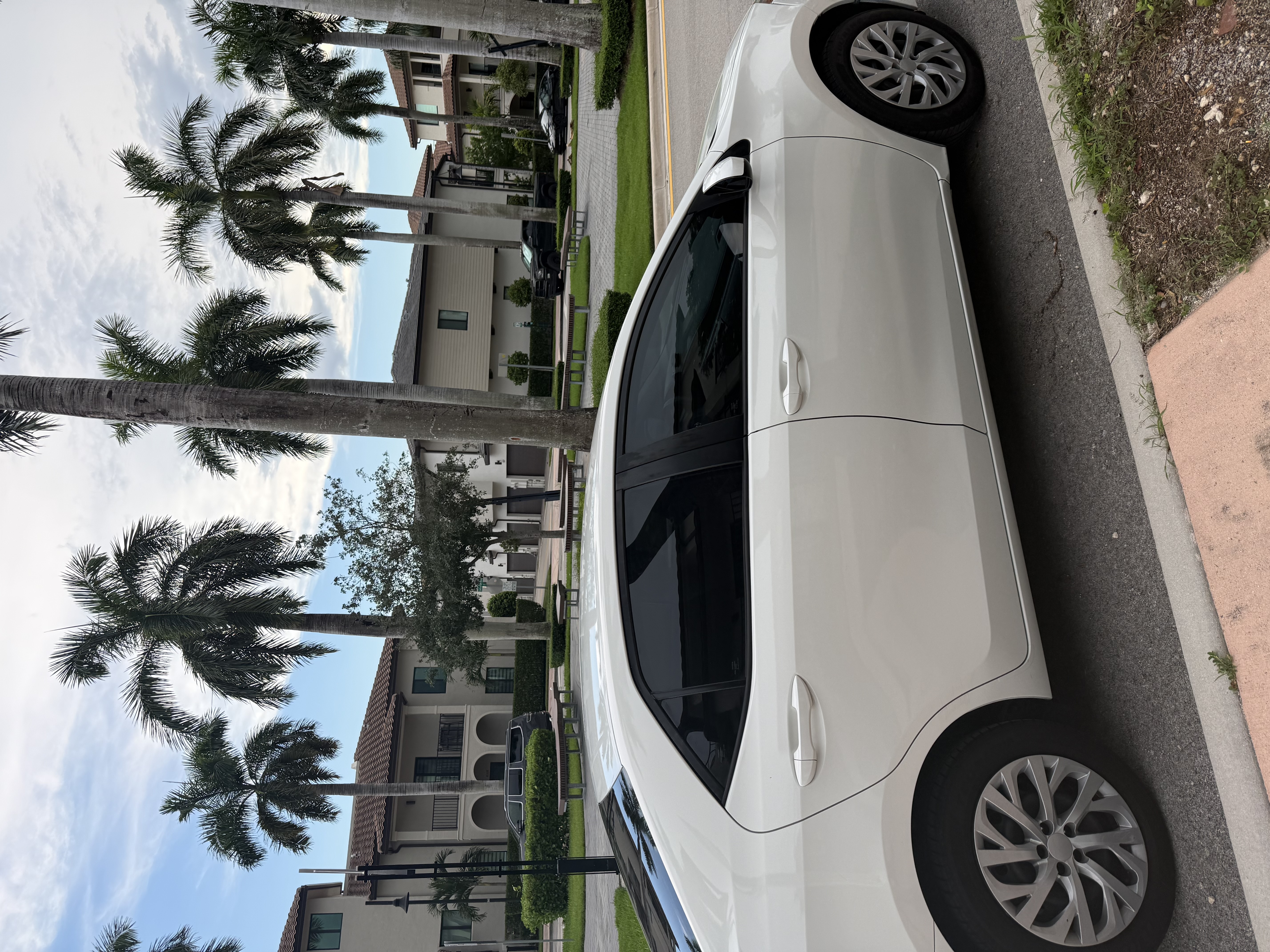 Used 2016 Toyota Corolla LE FWD image 4