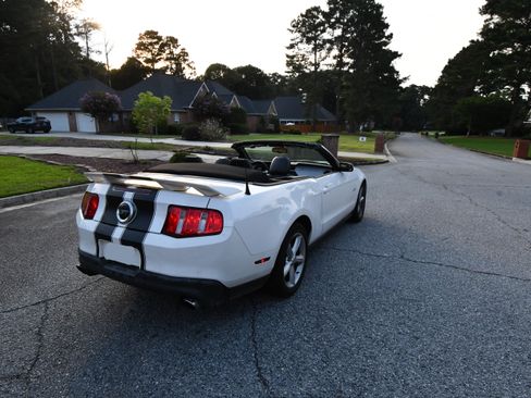 Used 2012 Ford Mustang GT Premium w/ Security Pkg RWD image 2