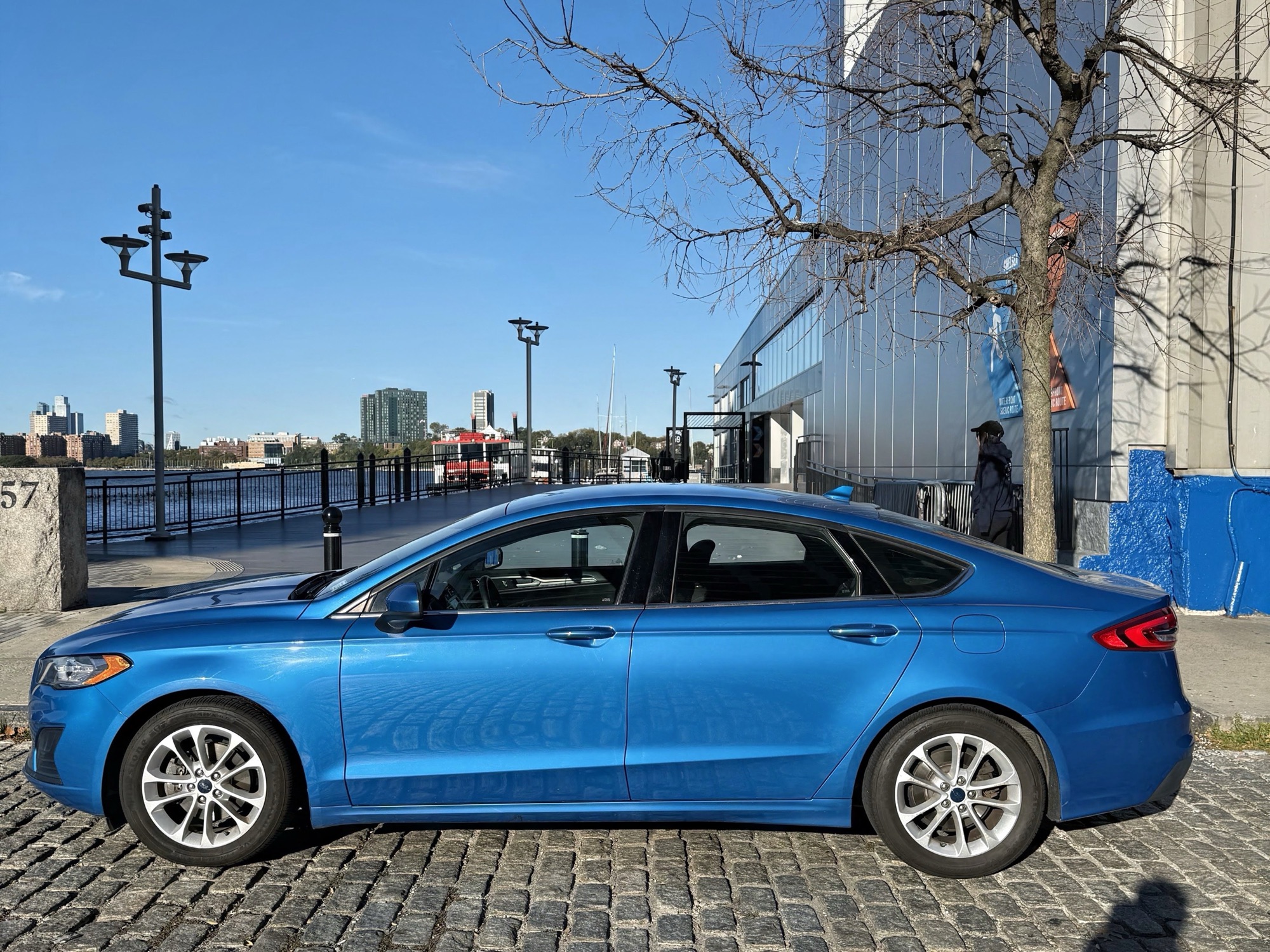 Used 2019 Ford Fusion SE FWD image 1
