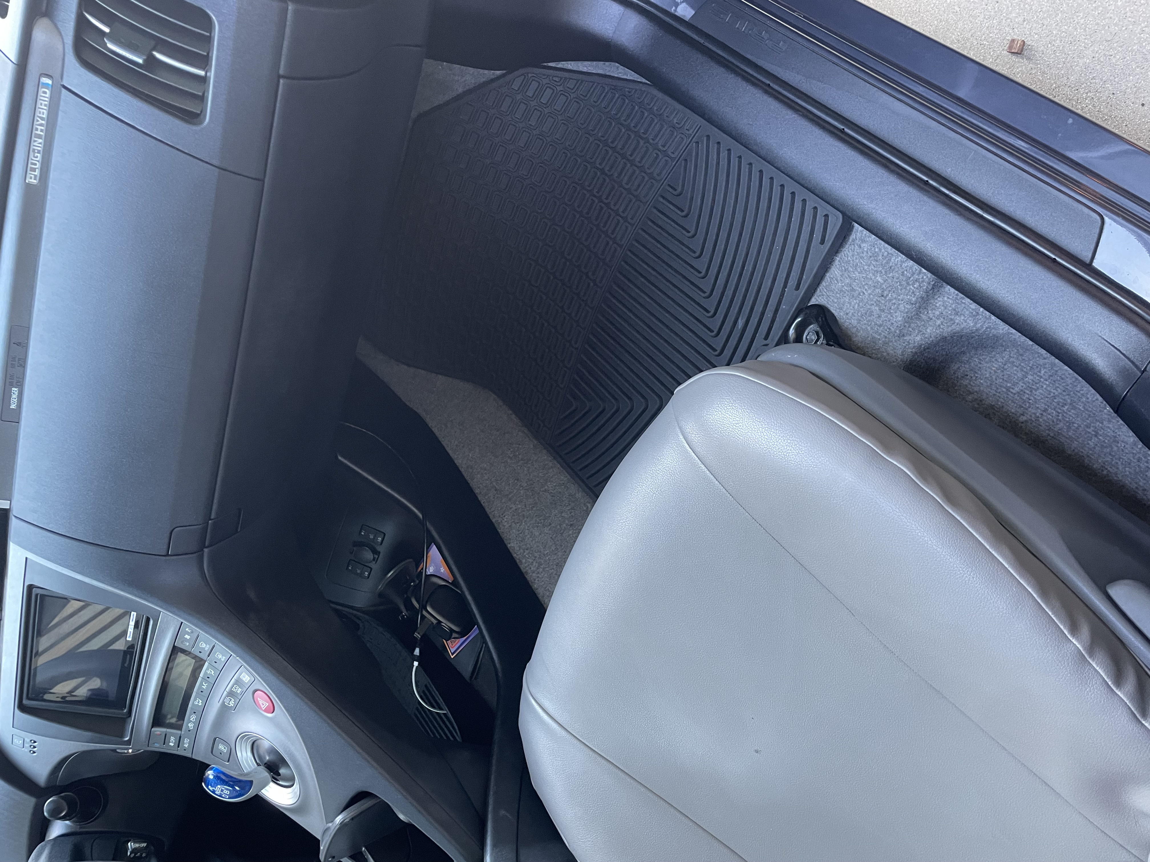 Used 2014 Toyota Prius Prime Plug-In Hybrid FWD image 6