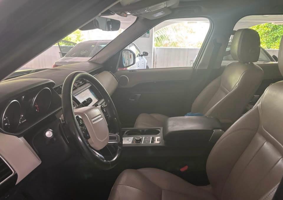 Used 2020 Land Rover Discovery SE AWD/4WD image 9