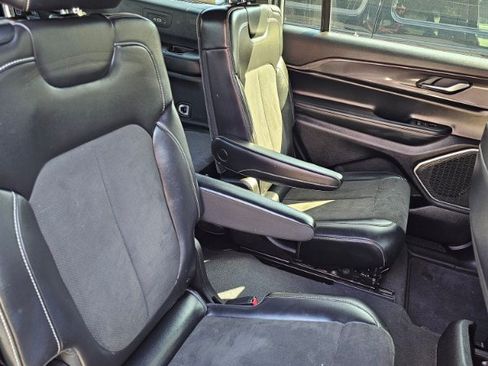 Used 2021 Jeep Grand Cherokee L Laredo image 12