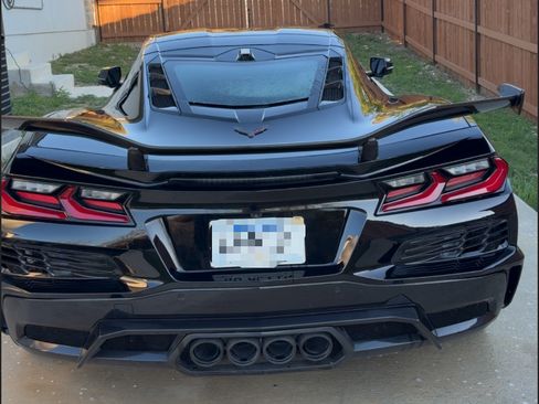 Used 2023 Chevrolet Corvette Z06 w/ Z07 Performance Package image 2