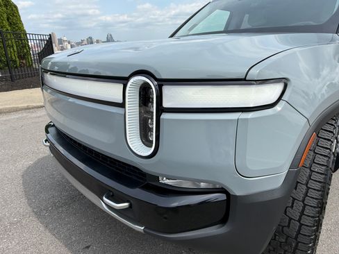 Used 2023 Rivian R1S Adventure image 9