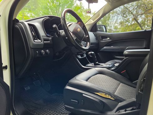 Used 2017 Chevrolet Colorado Z71 AWD/4WD image 10