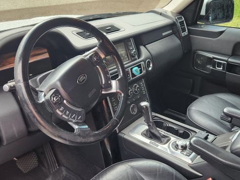 Used 2011 Land Rover Range Rover HSE image 11