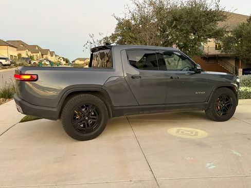 Used 2023 Rivian R1T Adventure image 5