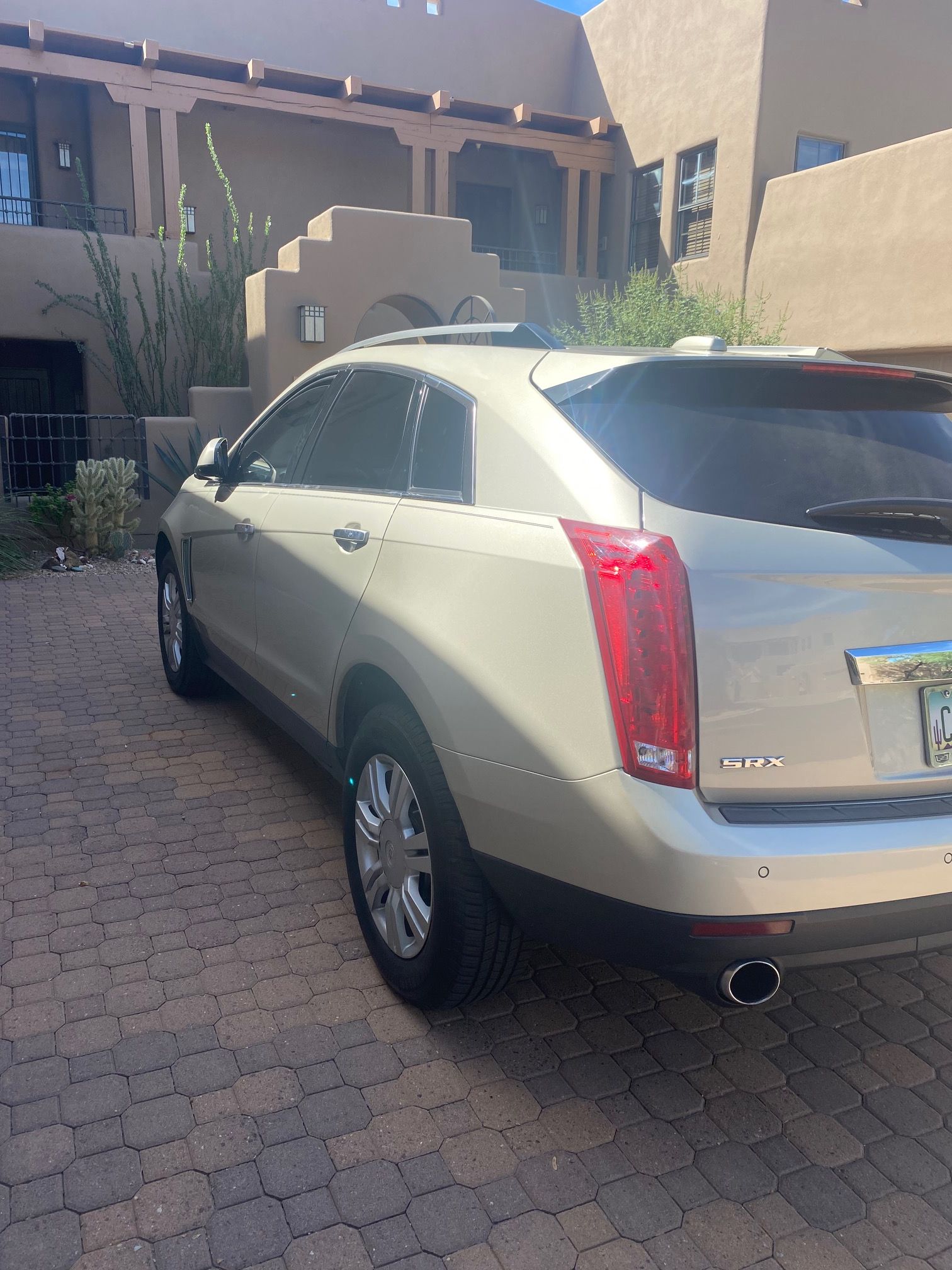 Used 2016 Cadillac SRX Luxury w/ Driver Awareness Package FWD image 4
