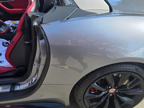 Used 2022 Jaguar F-TYPE R image 9