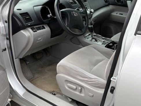 Used 2010 Toyota Highlander 4WD image 9