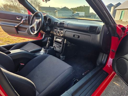 Used 2001 Toyota MR2 image 9