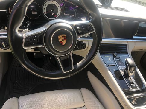 Used 2018 Porsche Panamera 4S image 9