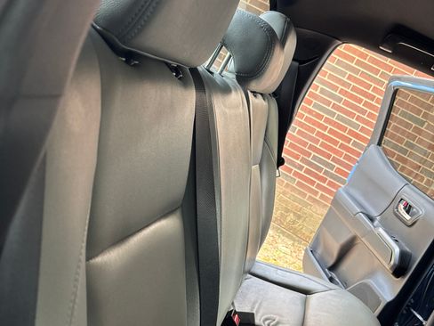 Used 2019 Toyota Tacoma TRD Sport w/ Technology Package RWD image 11