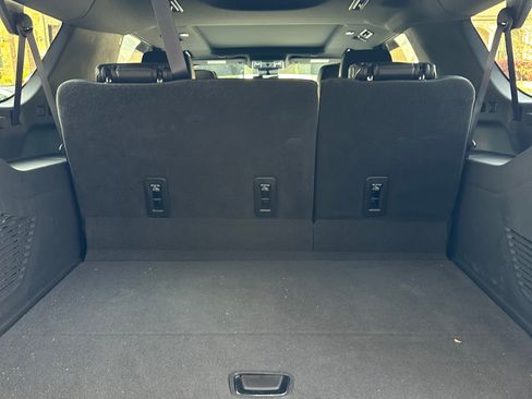 Used 2023 Chevrolet Suburban Premier w/ Premium Package image 17