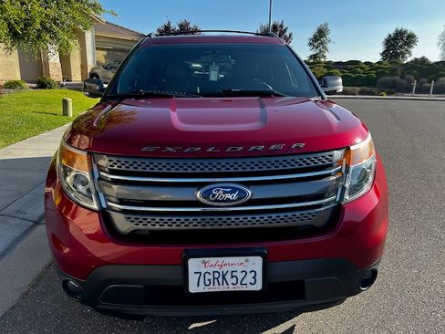 Used 2015 Ford Explorer XLT w/ Equipment Group 202A image 10