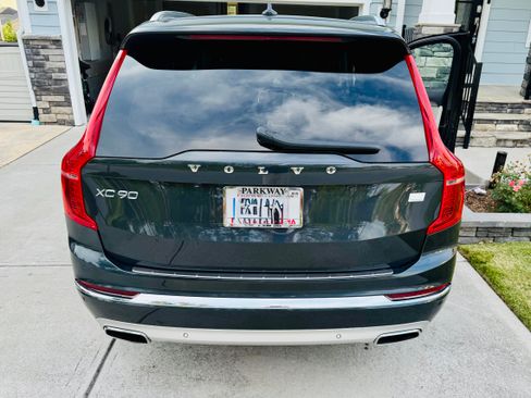 Used 2021 Volvo XC90 T8 Inscription w/ Lounge Package AWD/4WD image 4