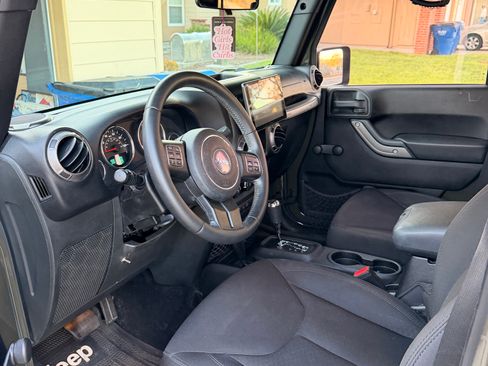 Used 2015 Jeep Wrangler Unlimited Sport w/ Connectivity Group AWD/4WD image 5