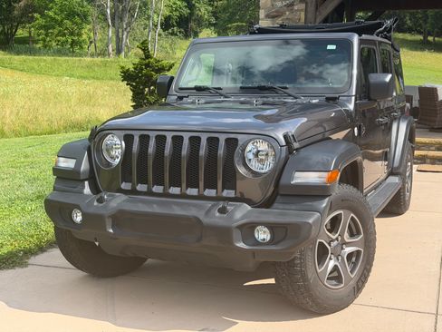 Used 2018 Jeep Wrangler Unlimited Sport S AWD/4WD image 8