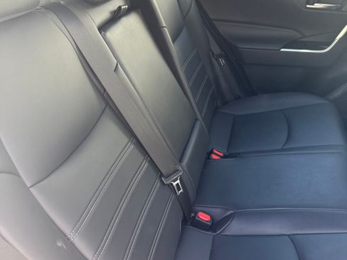 Used 2020 Toyota RAV4 XLE Premium image 6