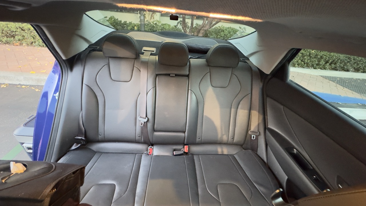 Used 2023 Hyundai Elantra Limited FWD image 11