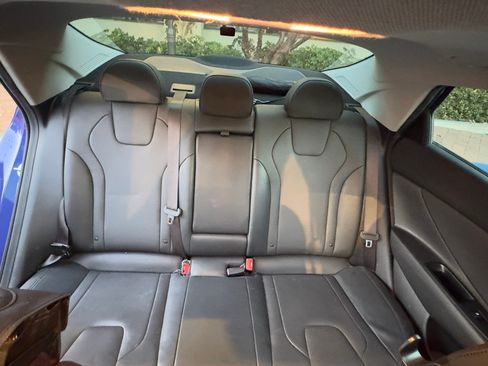 Used 2023 Hyundai Elantra Limited FWD image 11