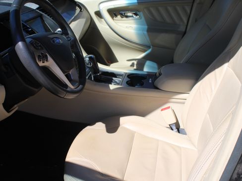 Used 2018 Ford Taurus SEL w/ Equipment Group 201A image 10